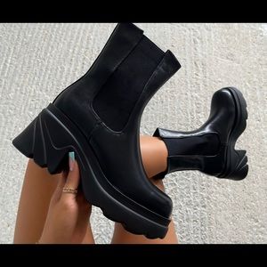 Simmi Black Chunky Boot